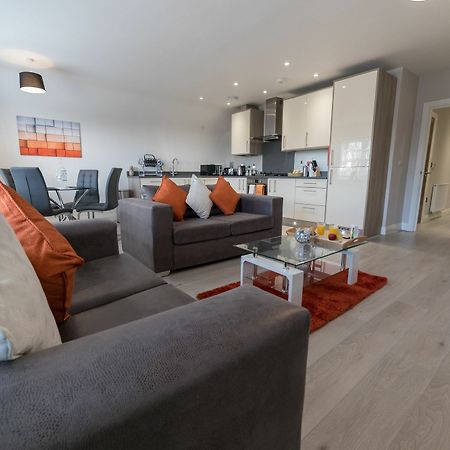 Helios Court Penthouse Serviced Apartment By Ferndale Maidenhead Dış mekan fotoğraf