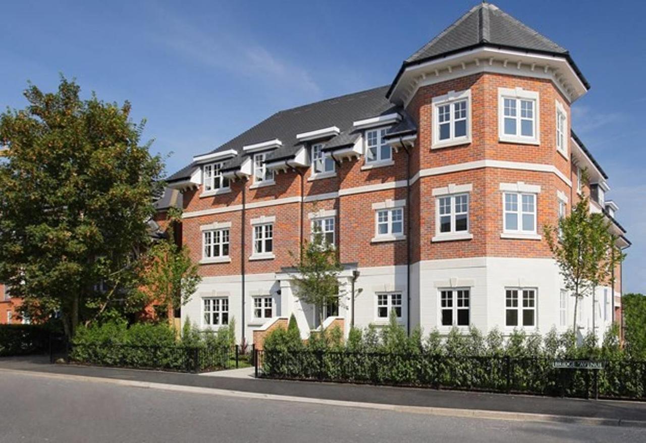Helios Court Penthouse Serviced Apartment By Ferndale Maidenhead Dış mekan fotoğraf