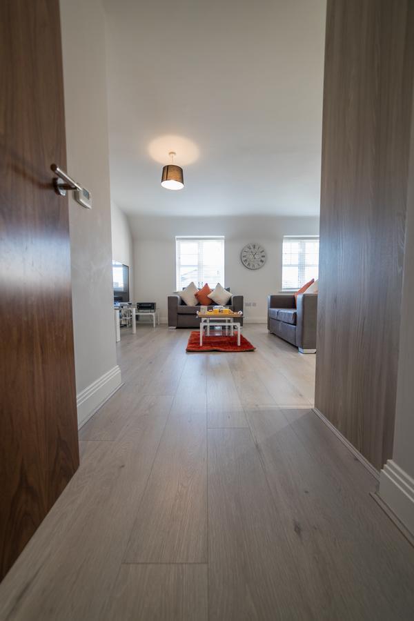 Helios Court Penthouse Serviced Apartment By Ferndale Maidenhead Dış mekan fotoğraf