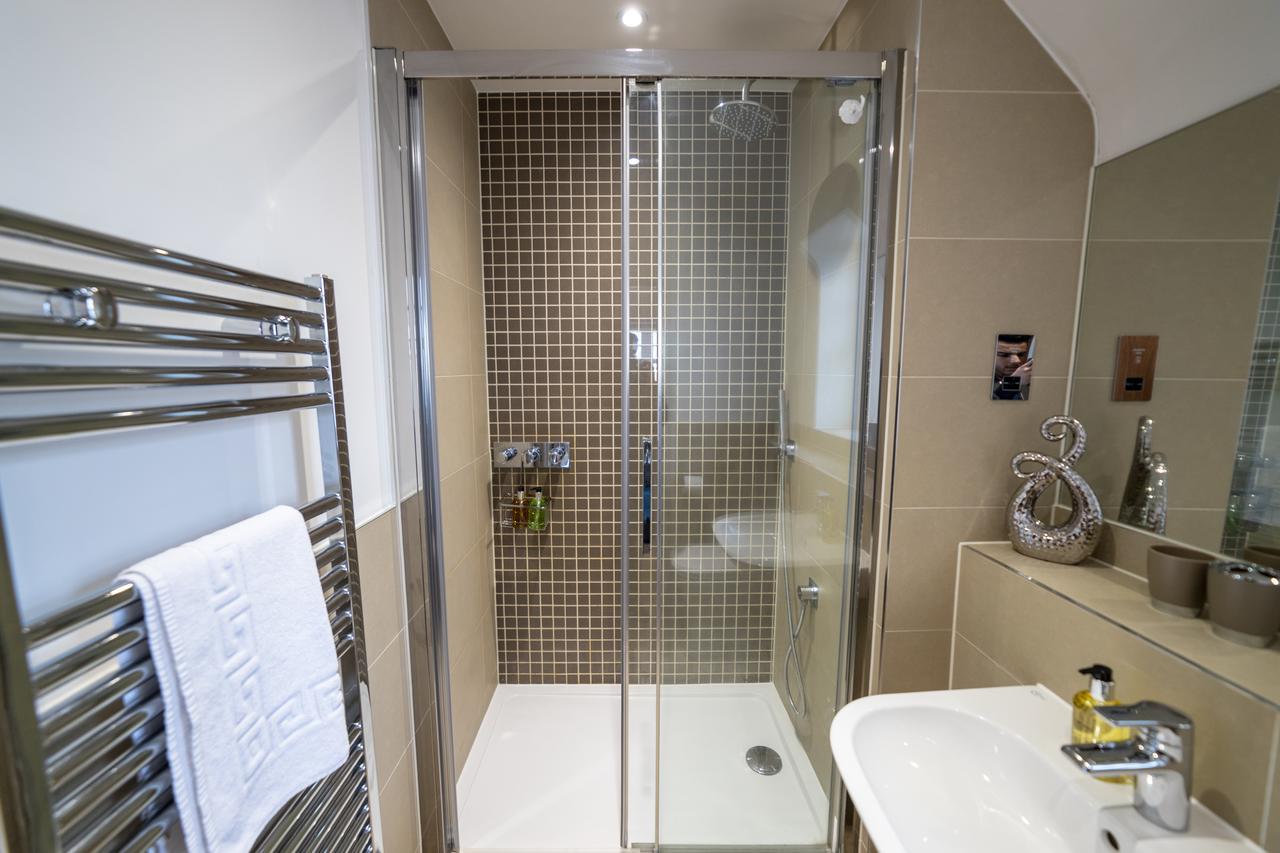 Helios Court Penthouse Serviced Apartment By Ferndale Maidenhead Dış mekan fotoğraf