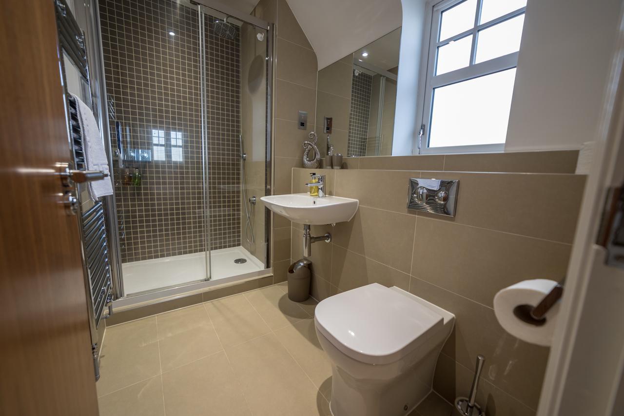 Helios Court Penthouse Serviced Apartment By Ferndale Maidenhead Dış mekan fotoğraf
