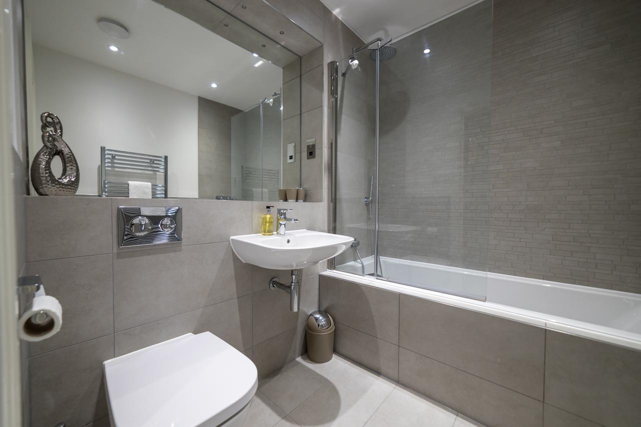 Helios Court Penthouse Serviced Apartment By Ferndale Maidenhead Dış mekan fotoğraf