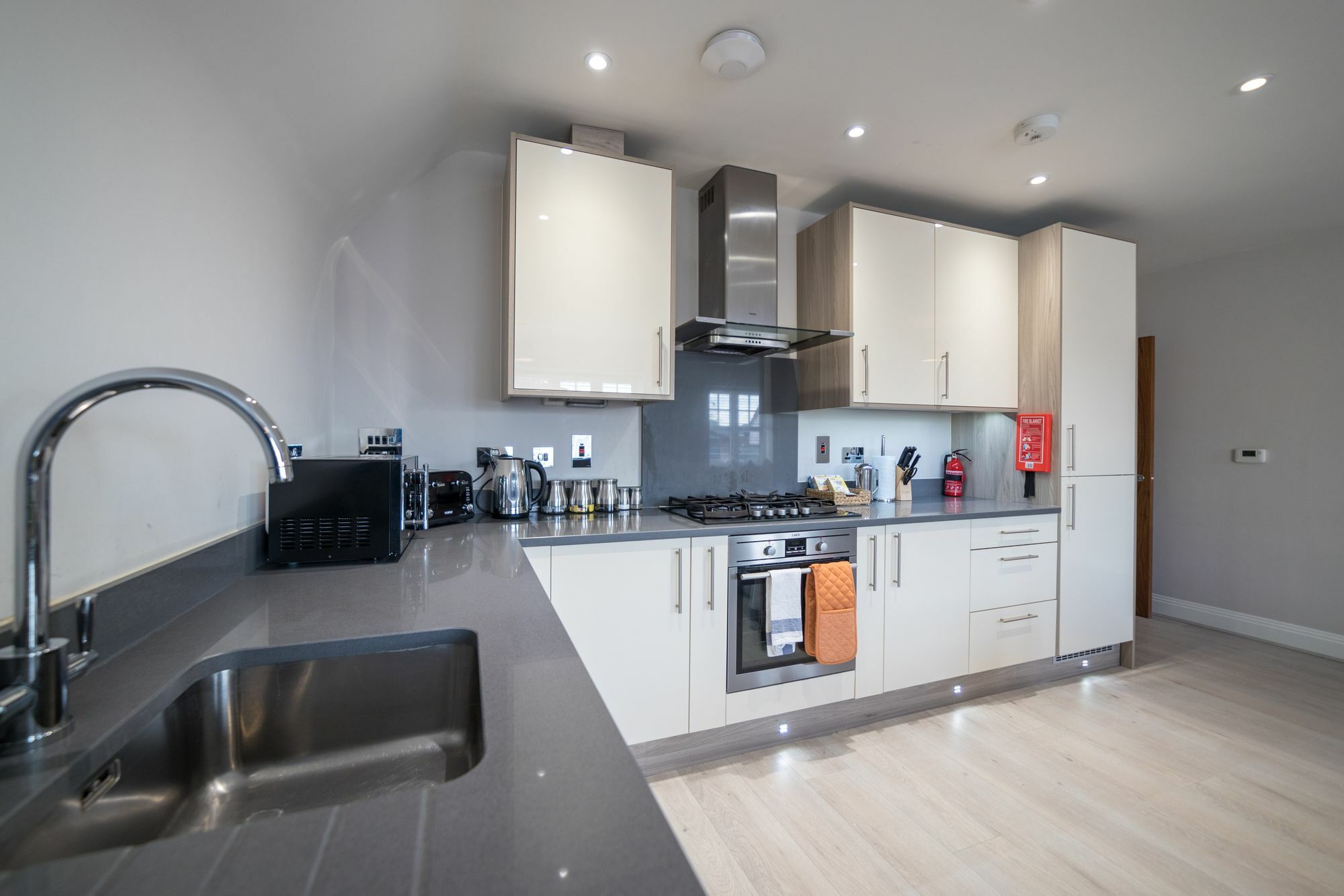 Helios Court Penthouse Serviced Apartment By Ferndale Maidenhead Dış mekan fotoğraf