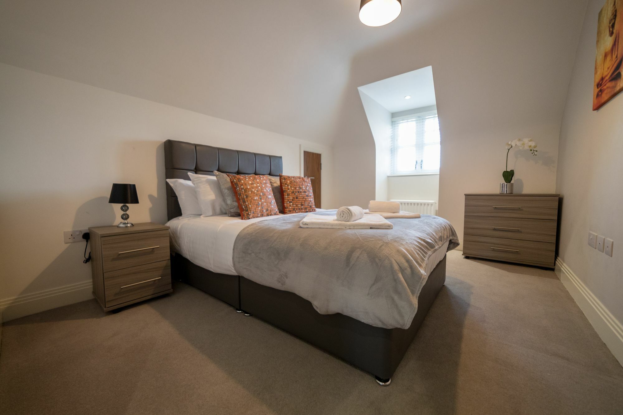 Helios Court Penthouse Serviced Apartment By Ferndale Maidenhead Dış mekan fotoğraf