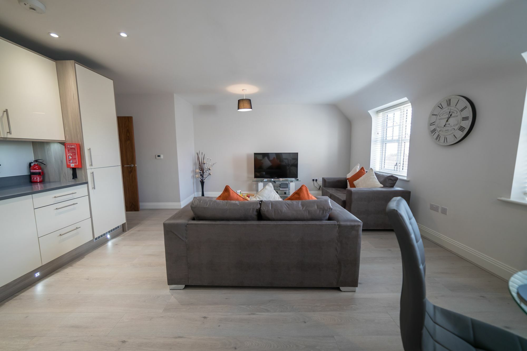 Helios Court Penthouse Serviced Apartment By Ferndale Maidenhead Dış mekan fotoğraf