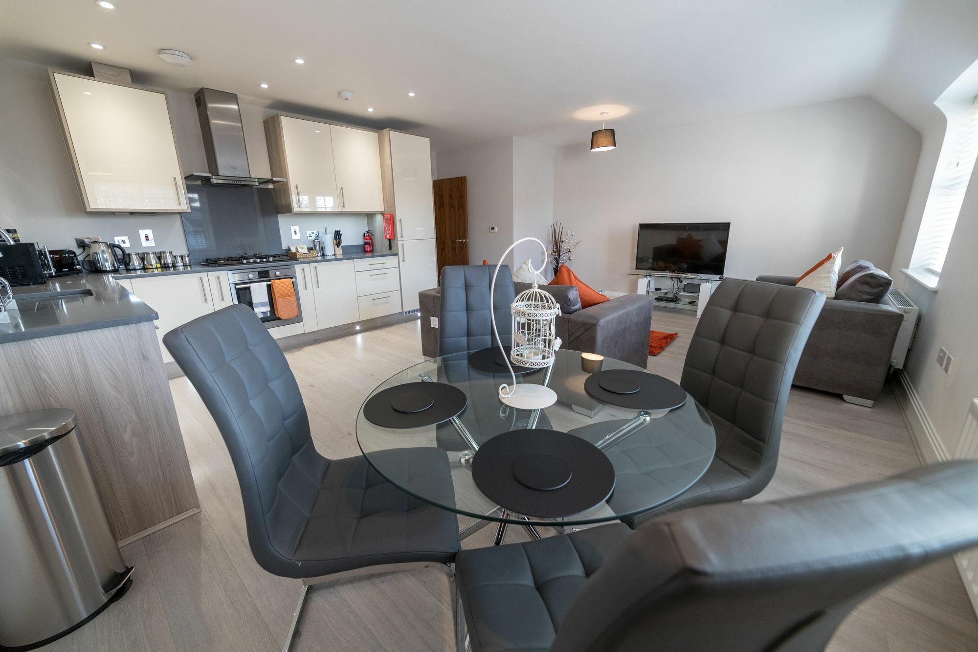 Helios Court Penthouse Serviced Apartment By Ferndale Maidenhead Dış mekan fotoğraf