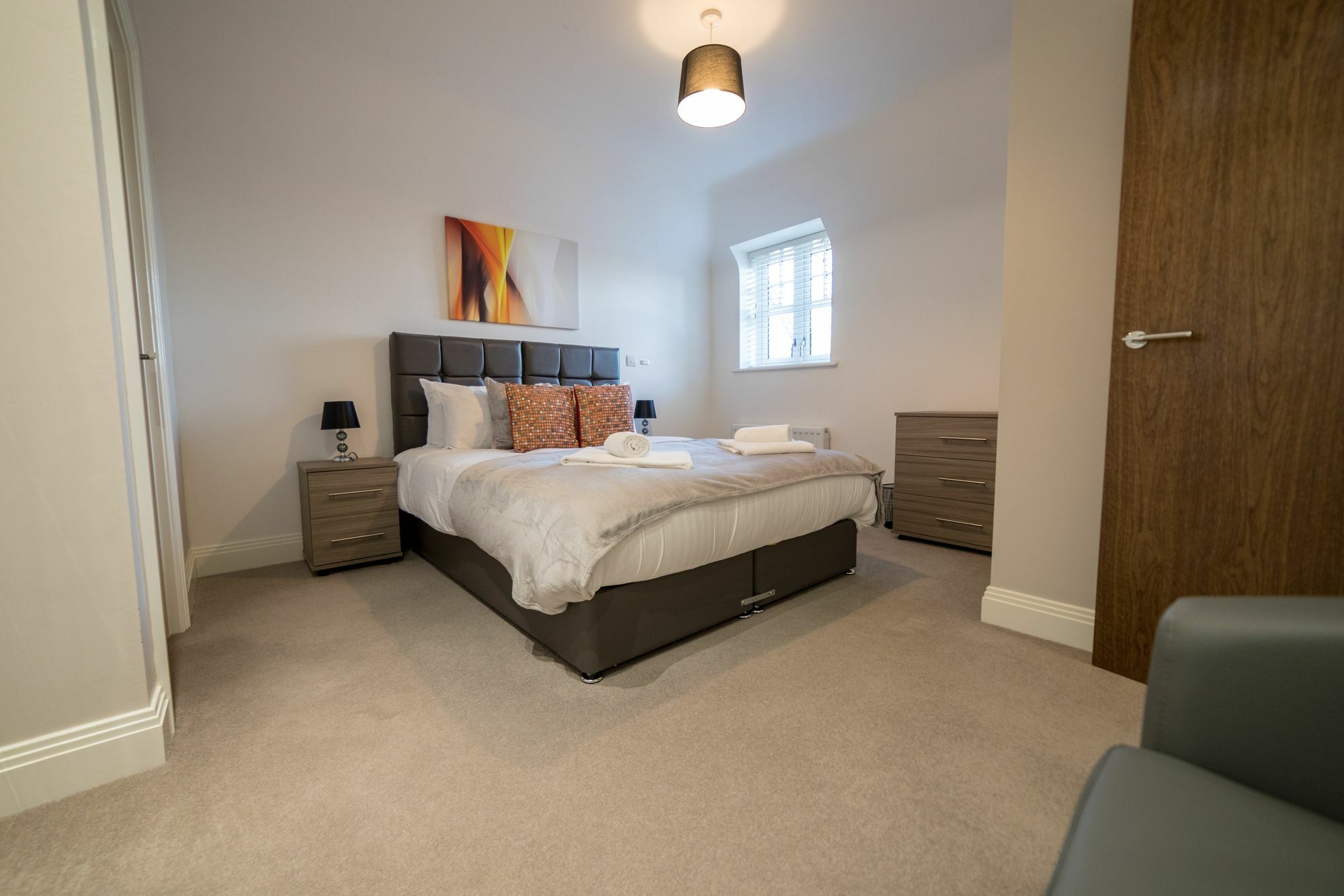 Helios Court Penthouse Serviced Apartment By Ferndale Maidenhead Dış mekan fotoğraf