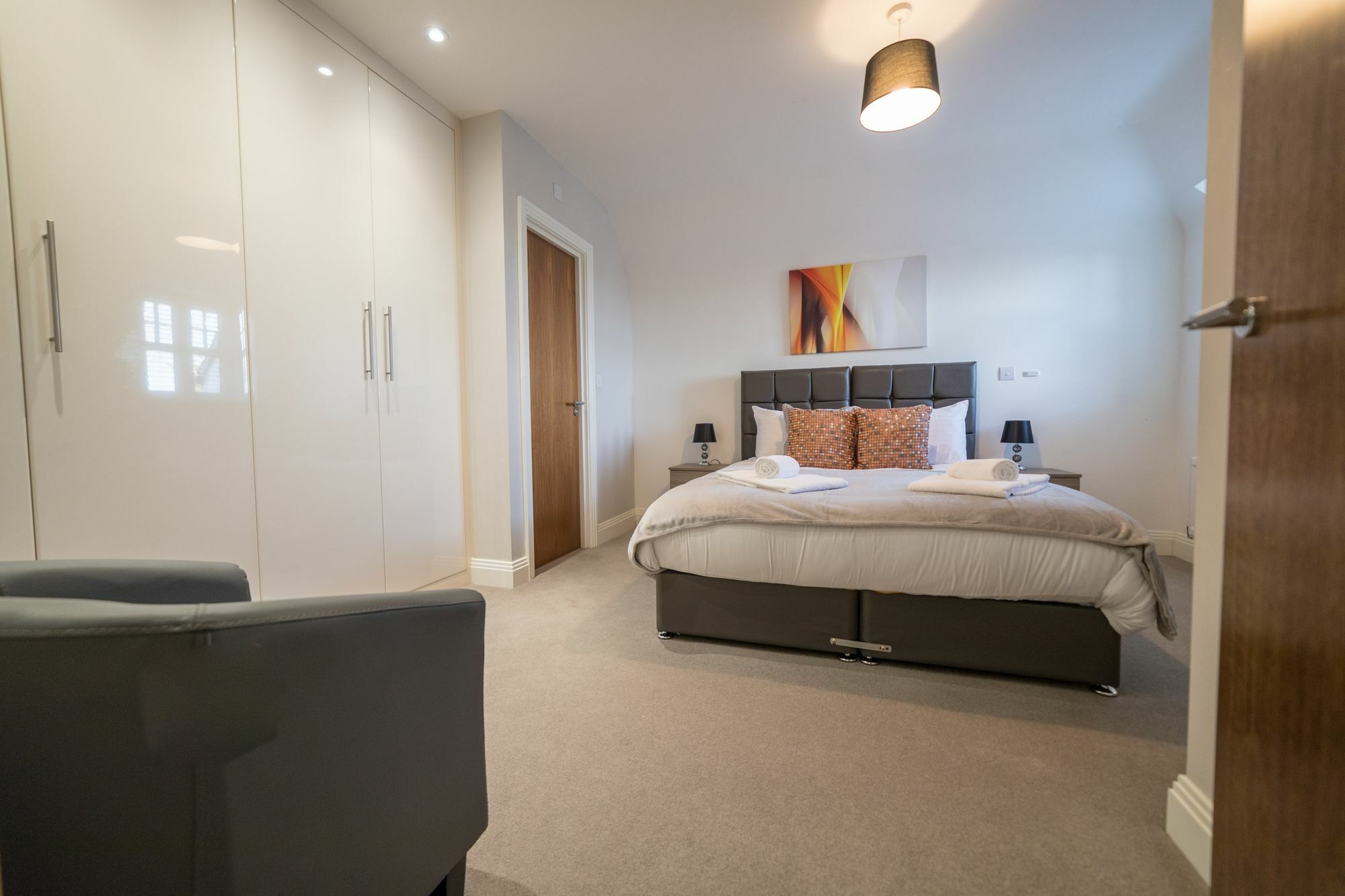 Helios Court Penthouse Serviced Apartment By Ferndale Maidenhead Dış mekan fotoğraf