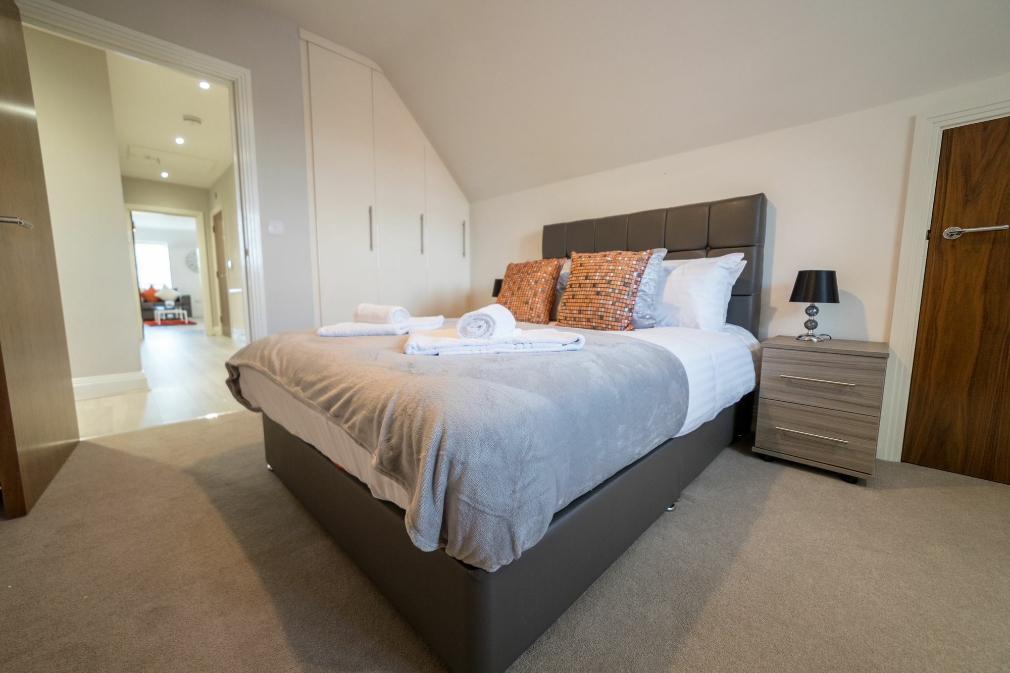 Helios Court Penthouse Serviced Apartment By Ferndale Maidenhead Dış mekan fotoğraf