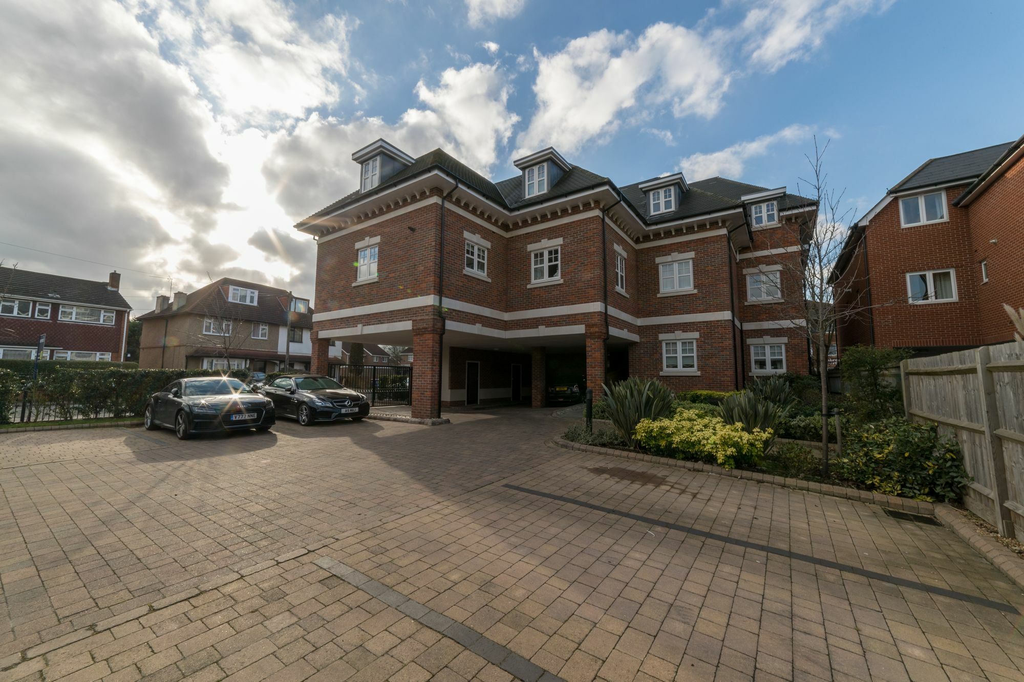 Helios Court Penthouse Serviced Apartment By Ferndale Maidenhead Dış mekan fotoğraf