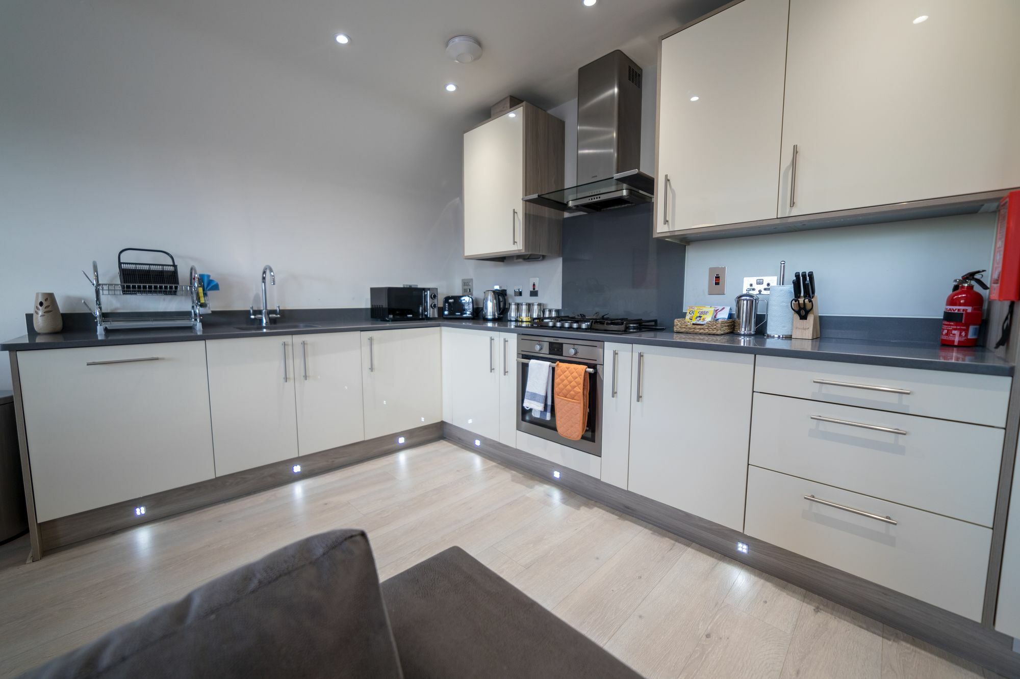 Helios Court Penthouse Serviced Apartment By Ferndale Maidenhead Dış mekan fotoğraf